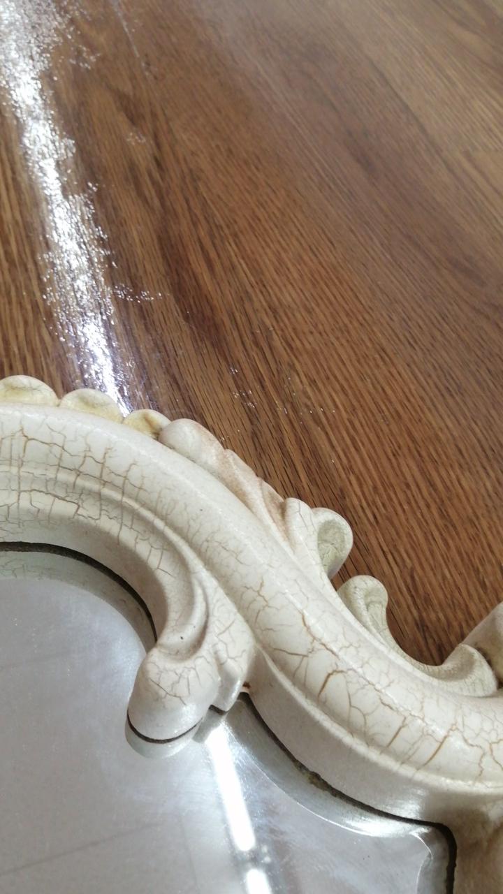 ひび割れ加工がされています。