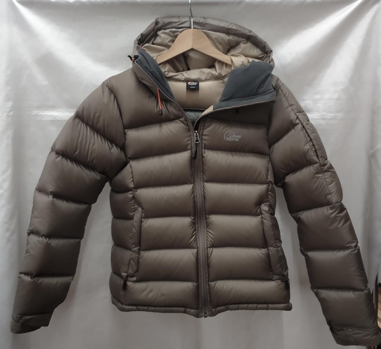 軽量です。袖口etcよく見ると汚れあり。