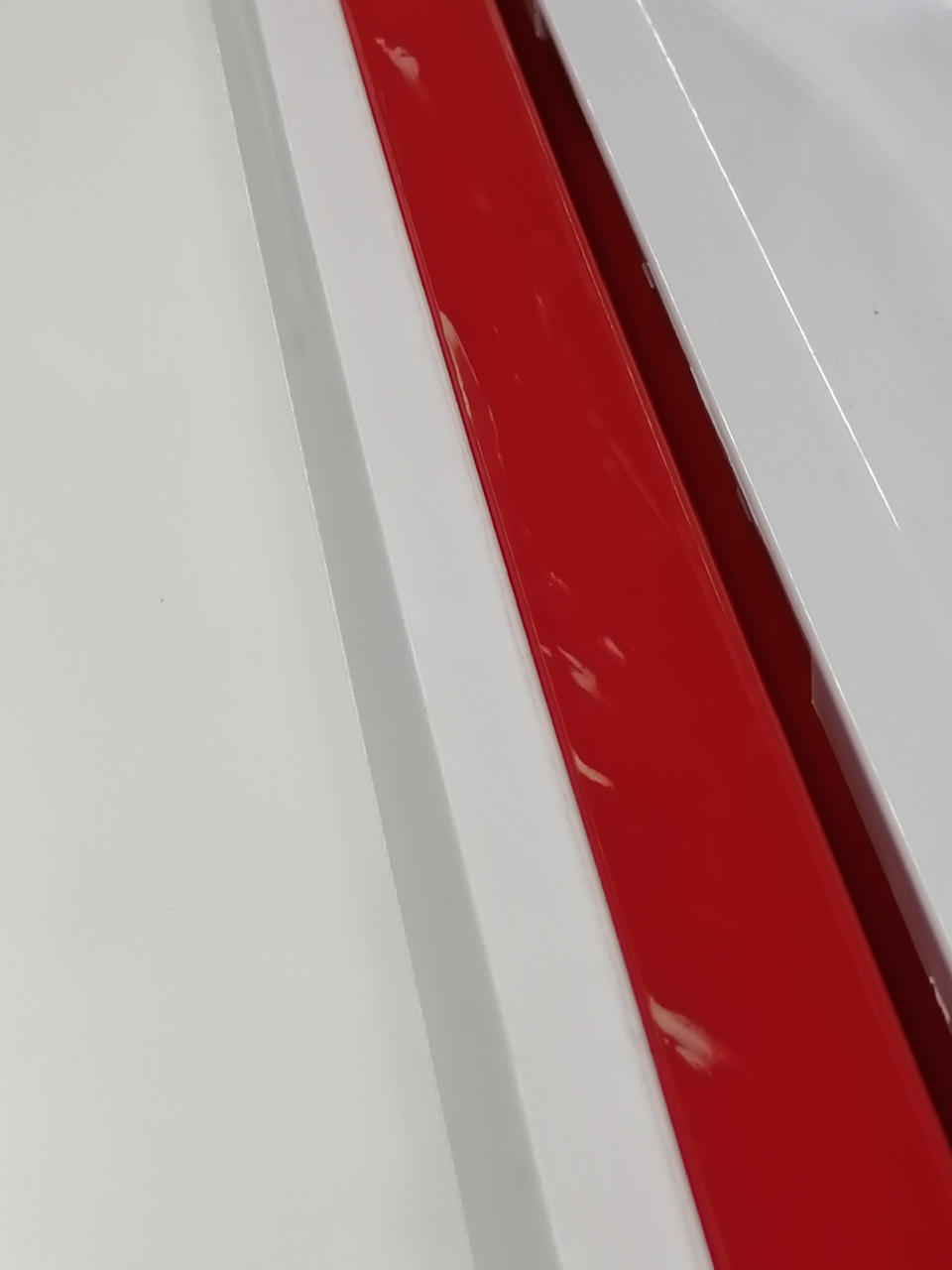 再度の赤いラインにキズあり。