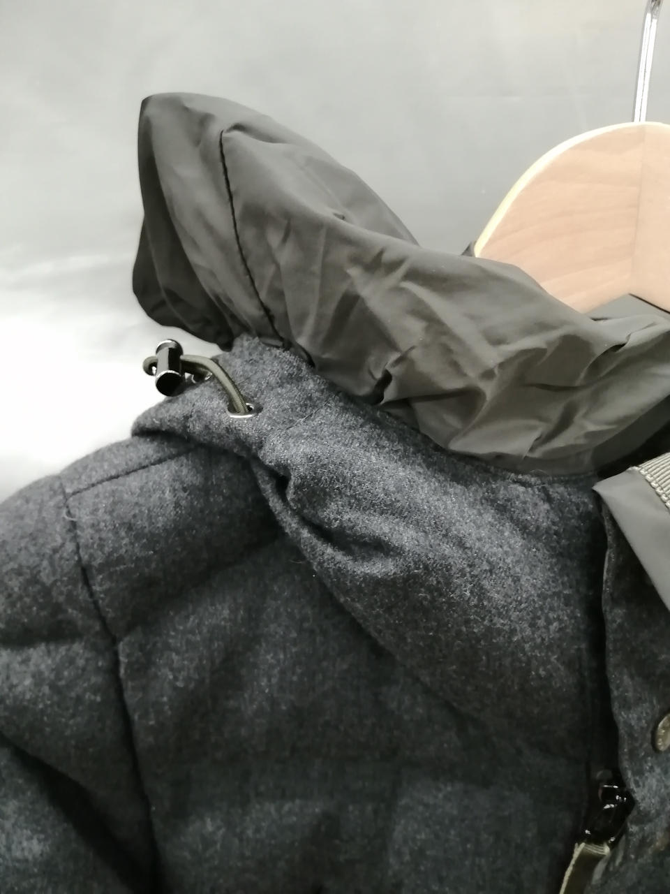 フードを絞ることが出来ます