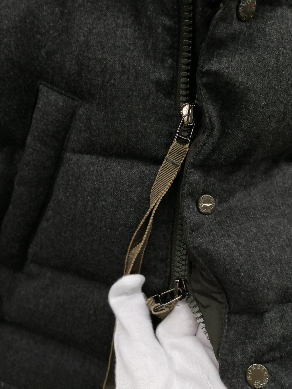 ダブルジップになっています。