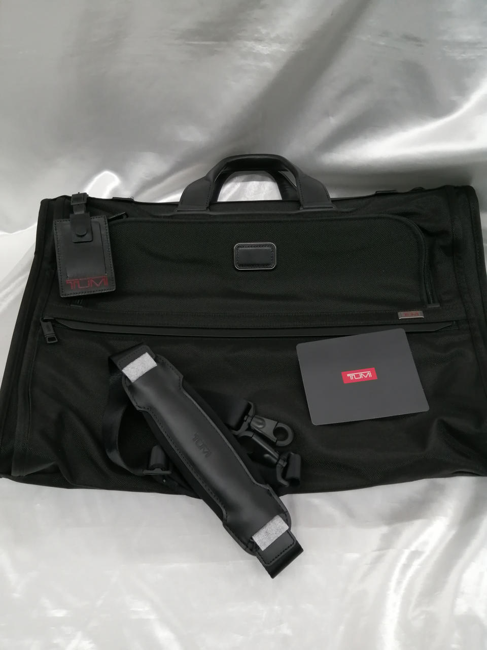 TUMI ガーメントバッグ – ほぼ未使用・極美品 Amazon | [トゥミ] ガーメントバッグ GARMENT COVER 130431-1041