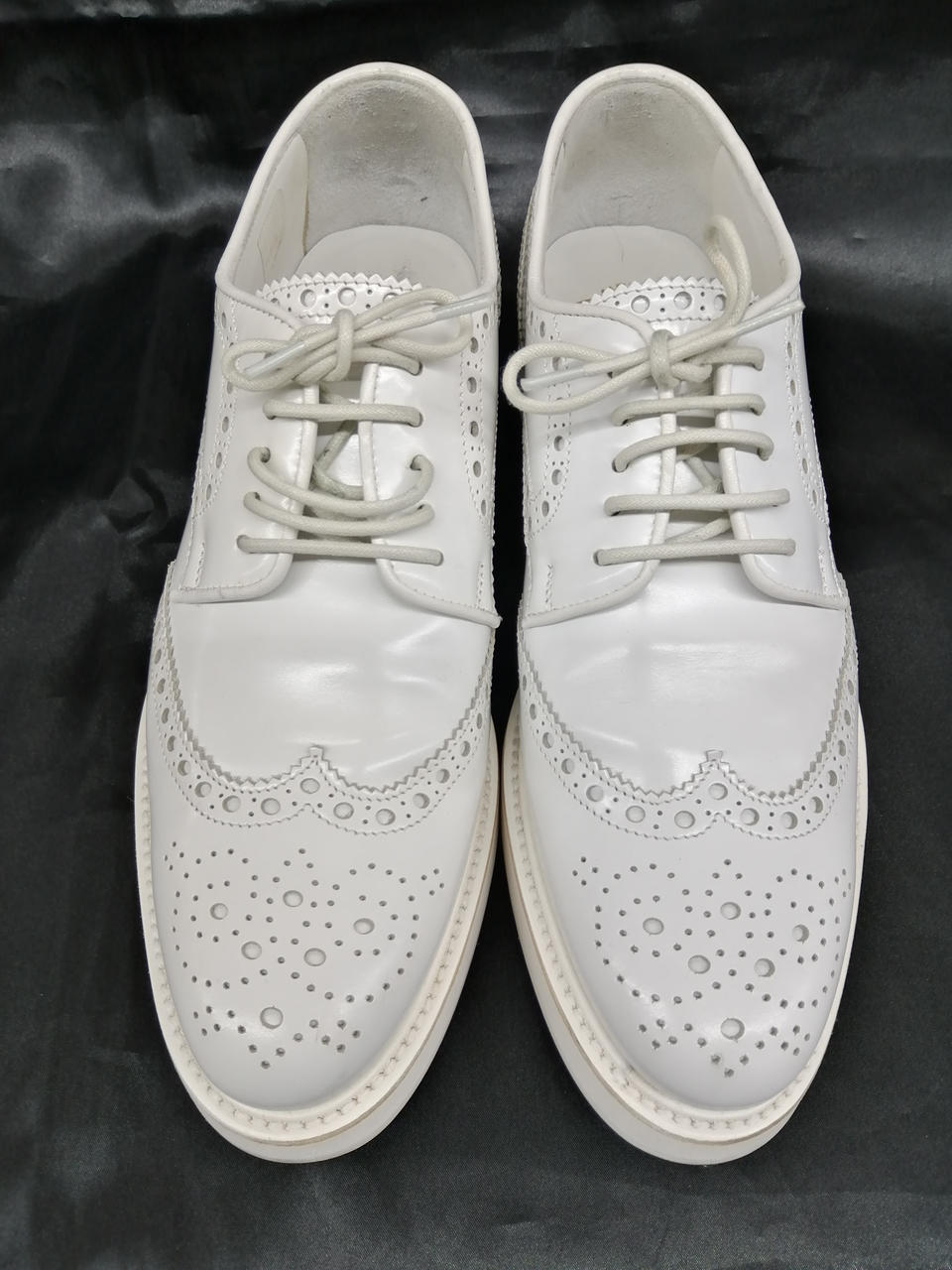 左右少し変色あり