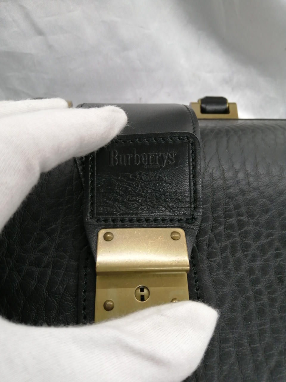 ロゴに入っている部分　次の写真へ