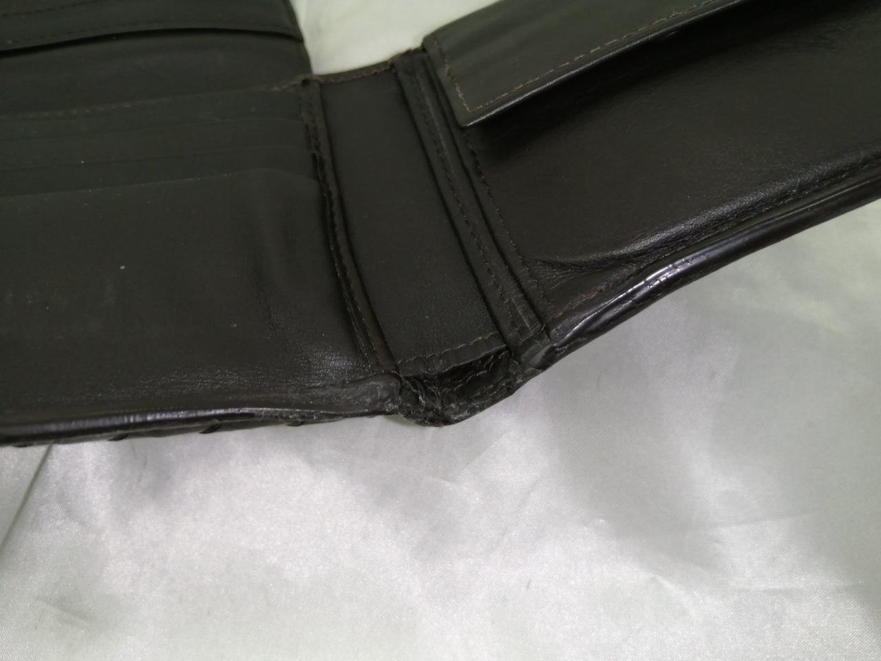 折りシワよれっとしてます