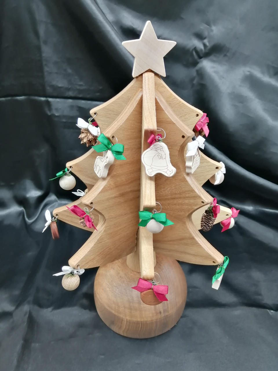 日本の天然木を使用したオルゴールツリー