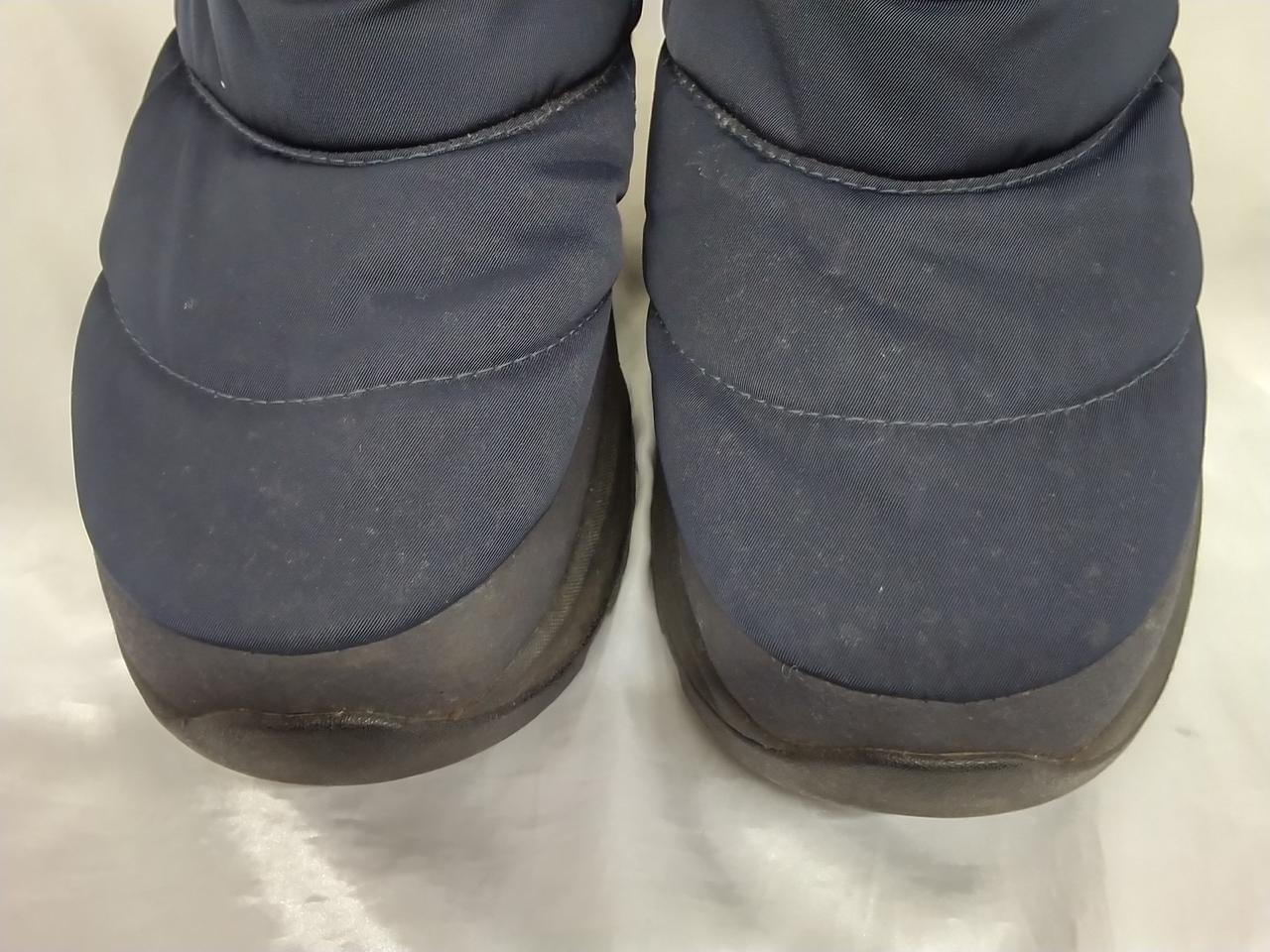 つま先にシミ汚れあり