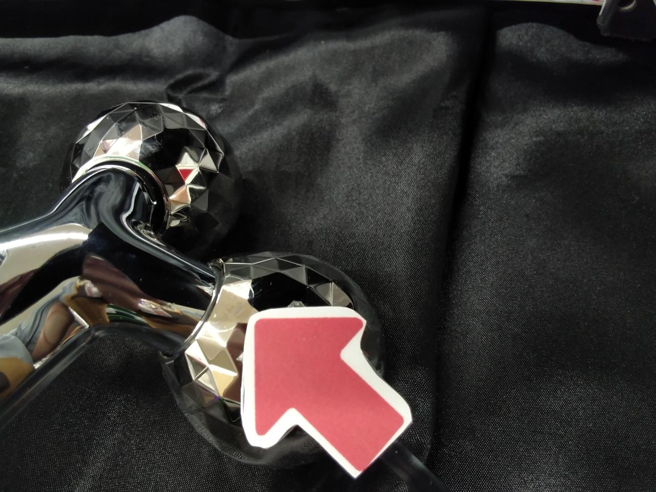 矢印のところにシミ汚れあり