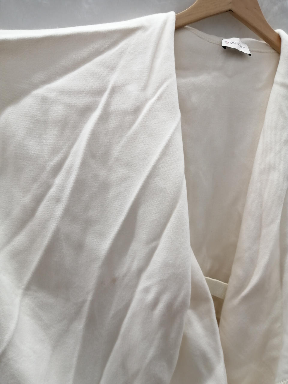 右側生地、内側に汚れあり