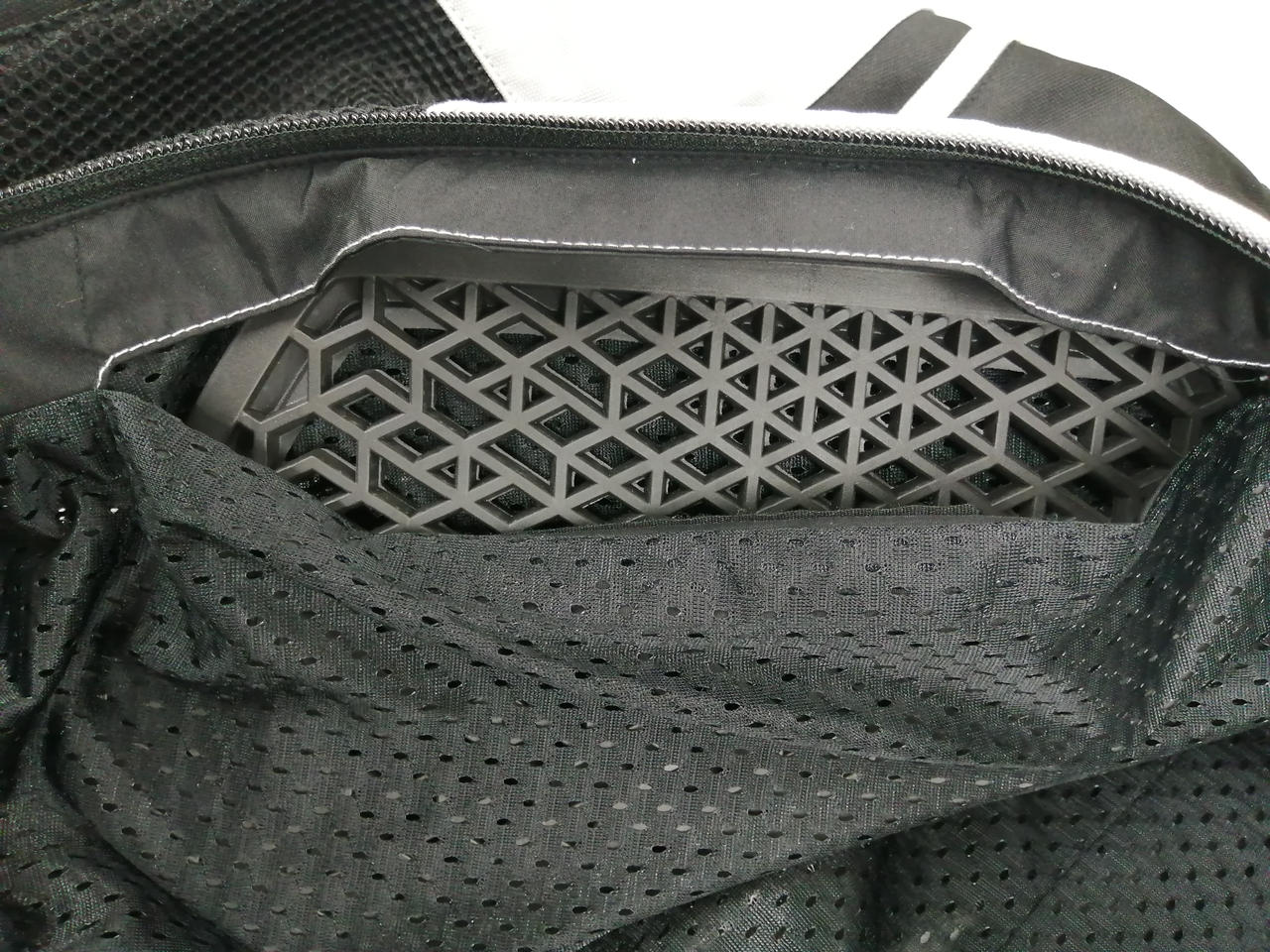 胸部分プロテクター