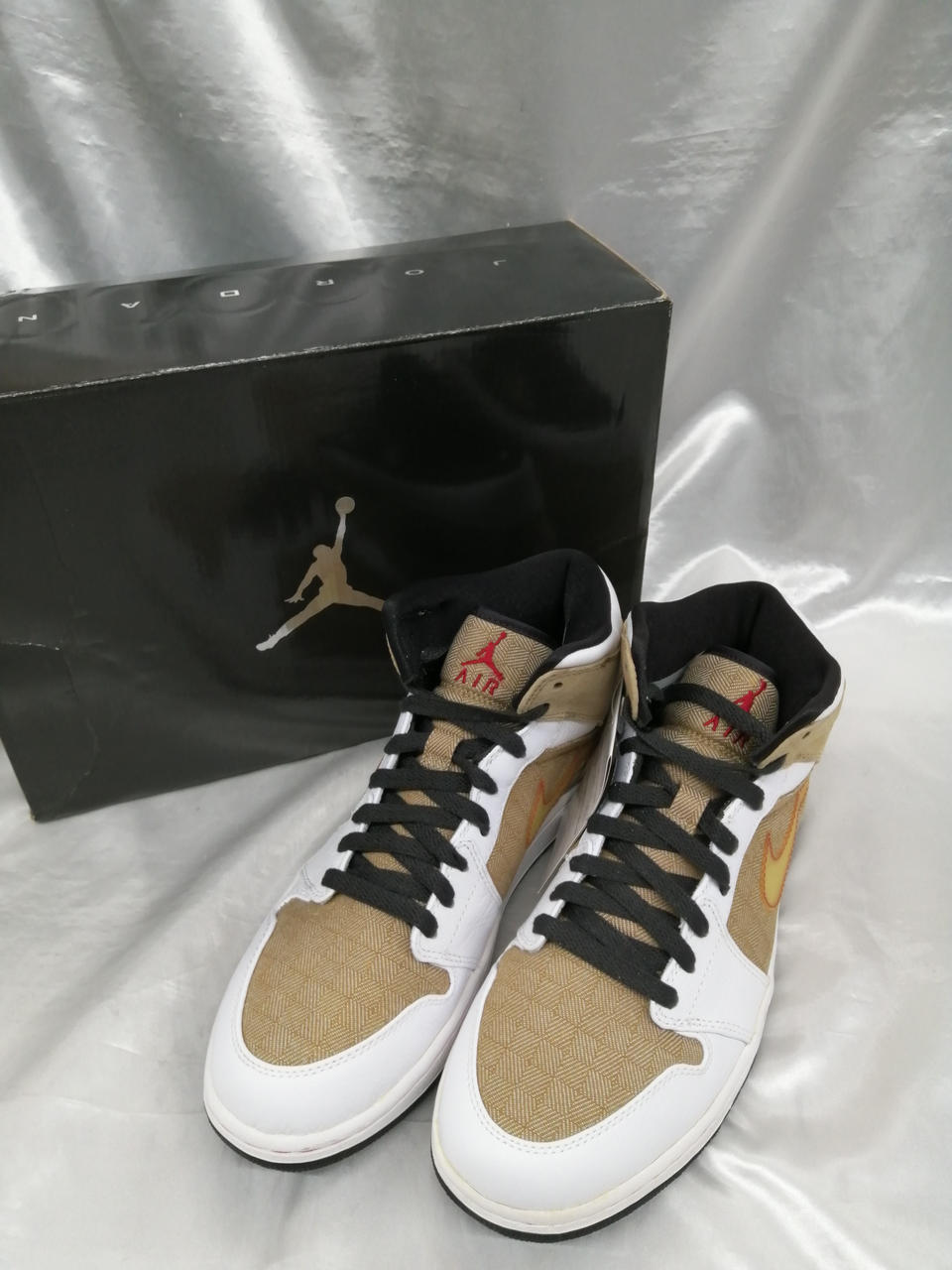 各写真の確認をお願い致します。箱傷みあり