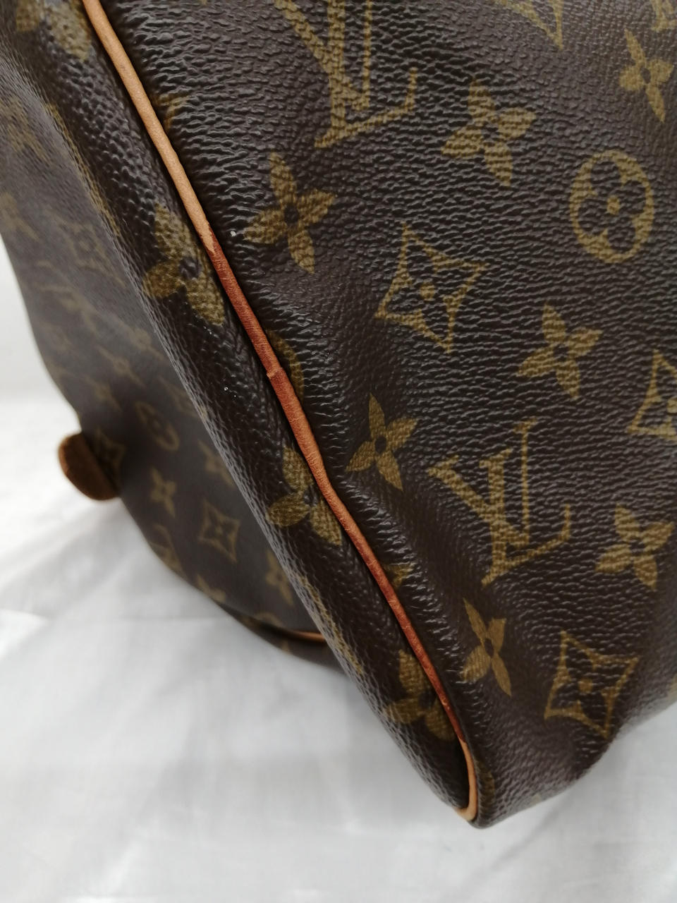 底部分変色あり