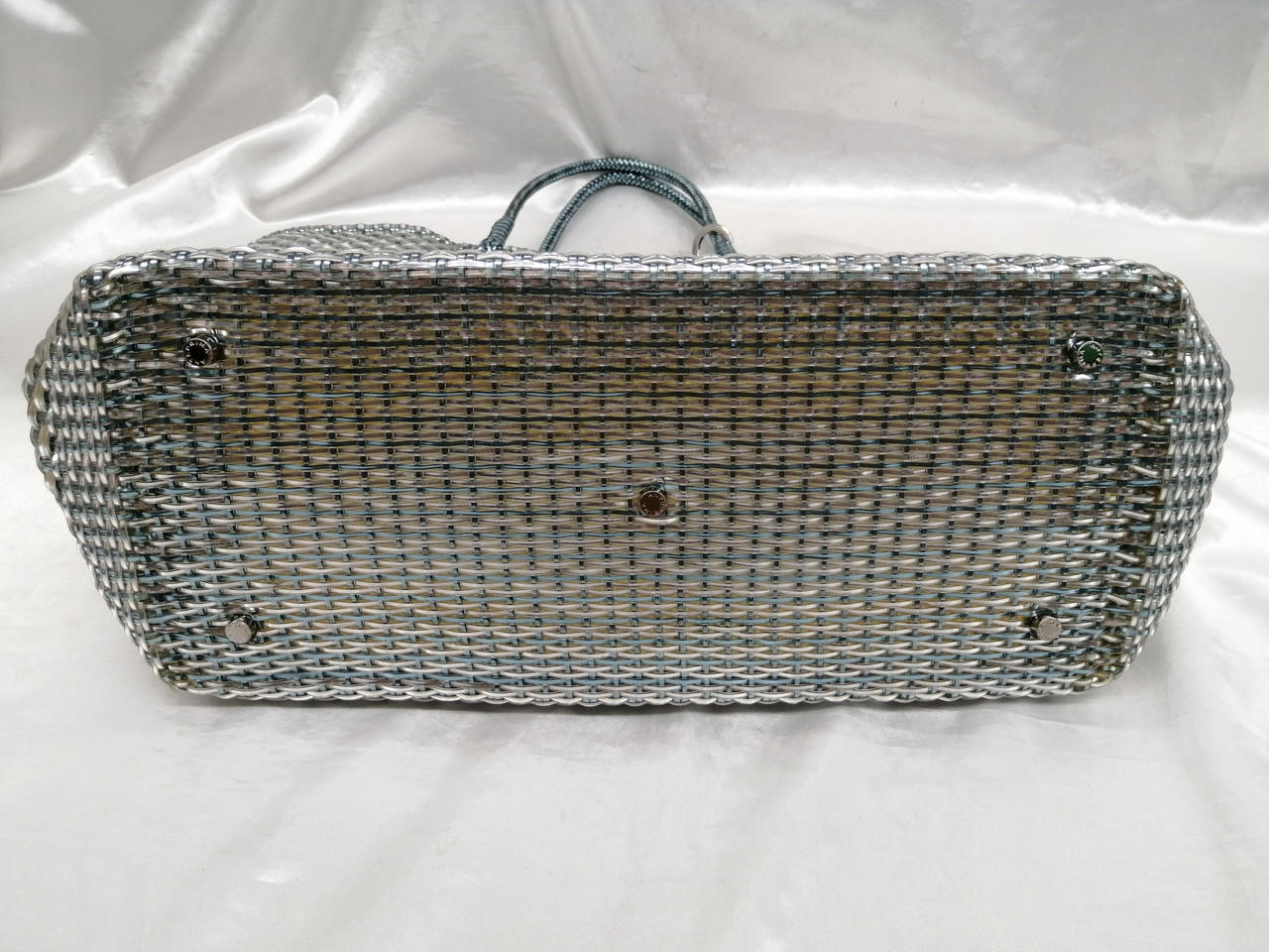 底部分ベタつきあり