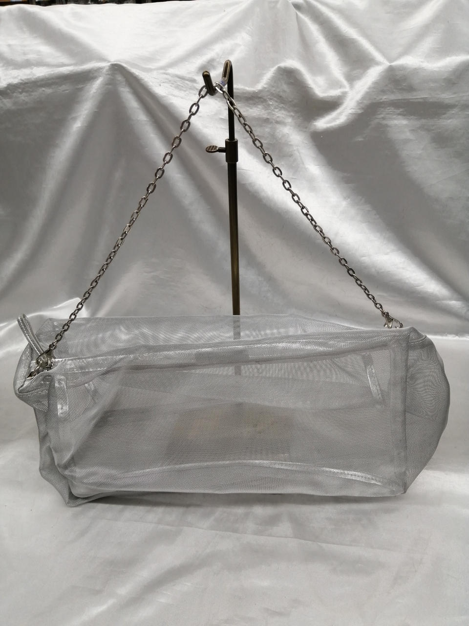 本体のバッグインバッグ。折り癖あり。