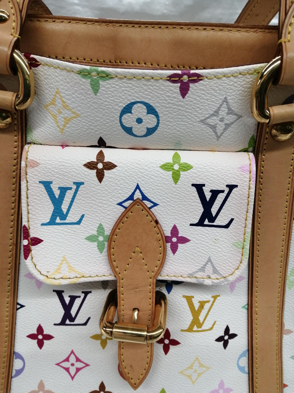 ピンクの色移りあり。