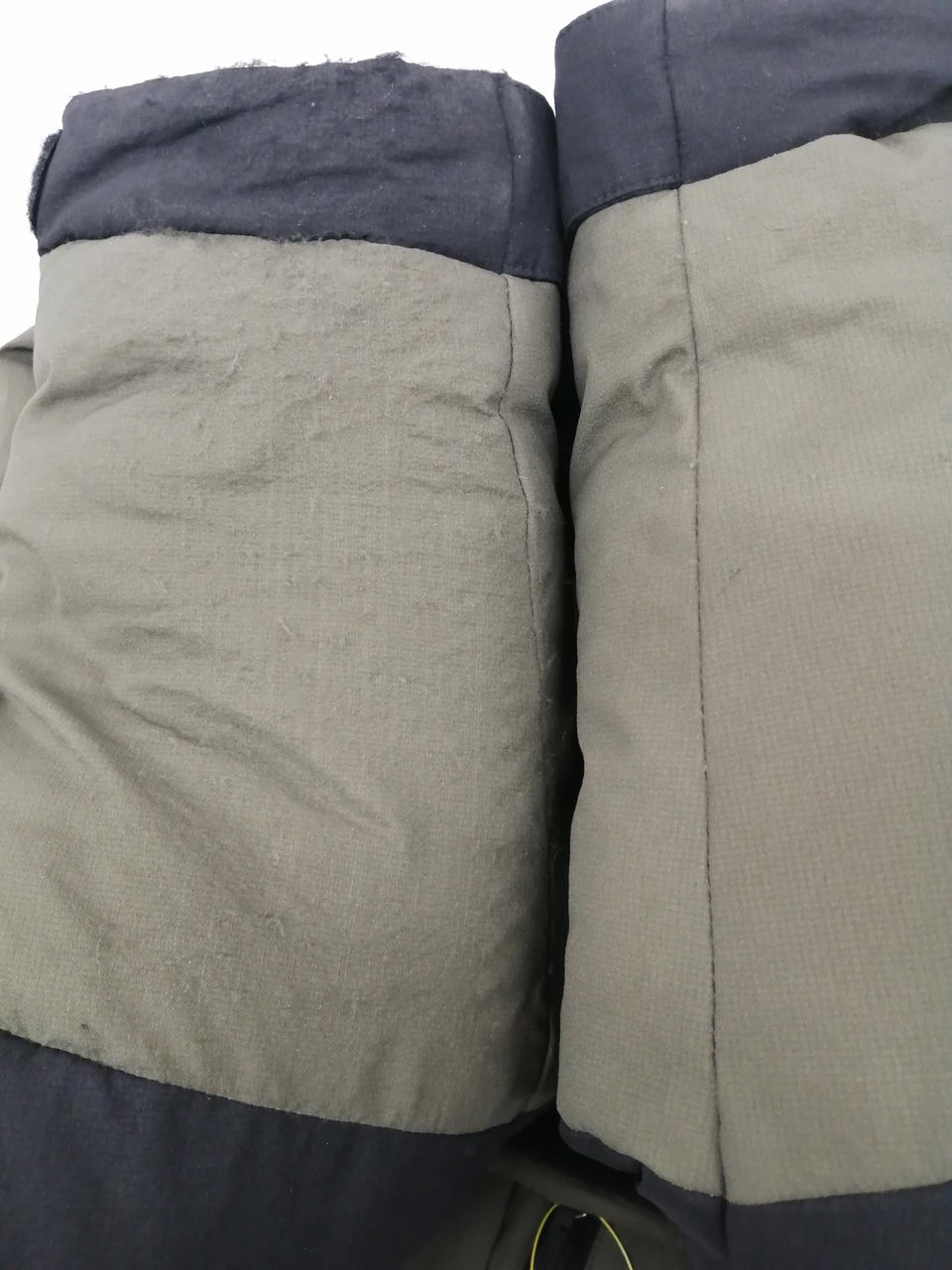 袖外側ほつれあり