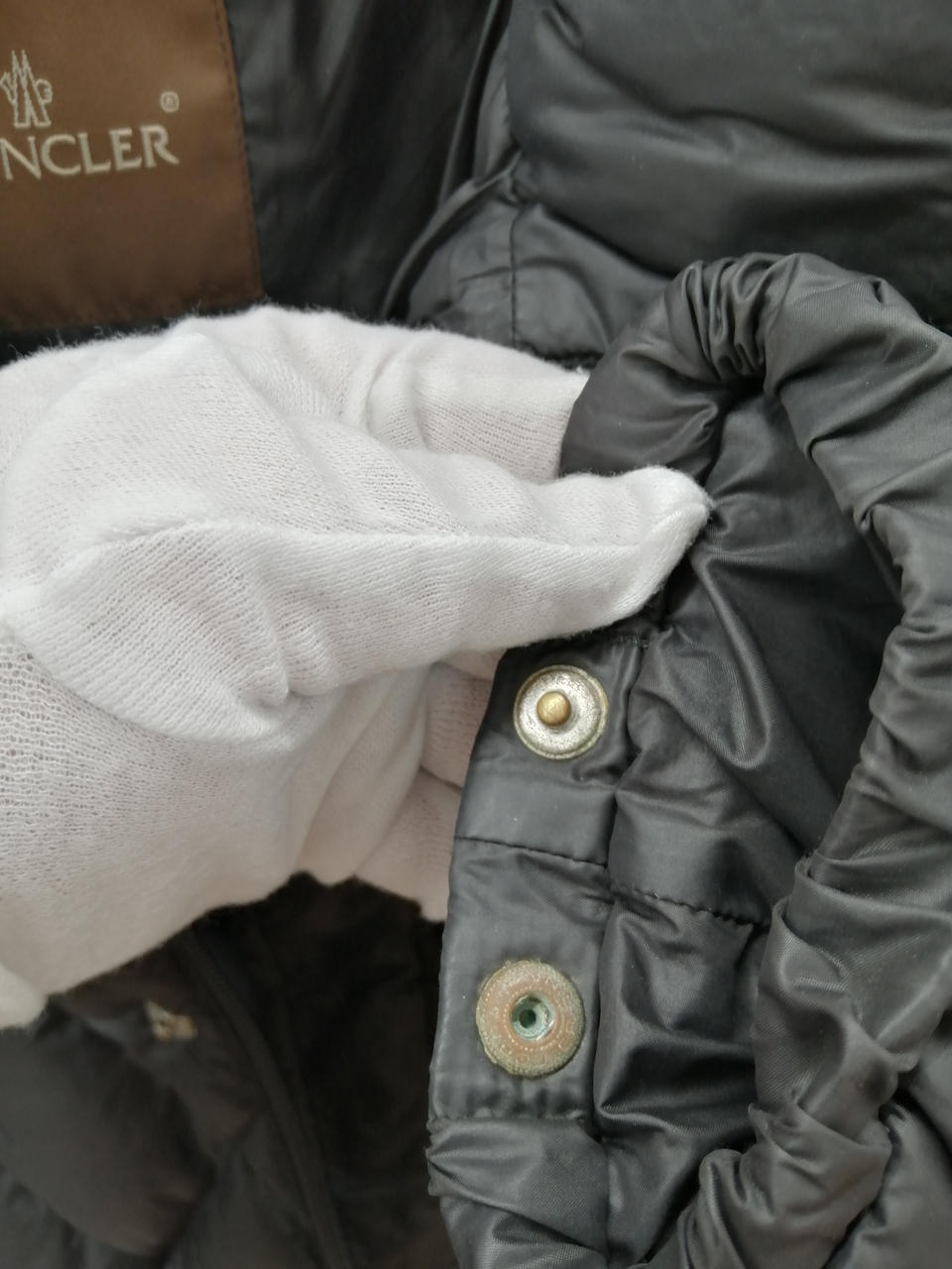 袖口留め具錆びあり