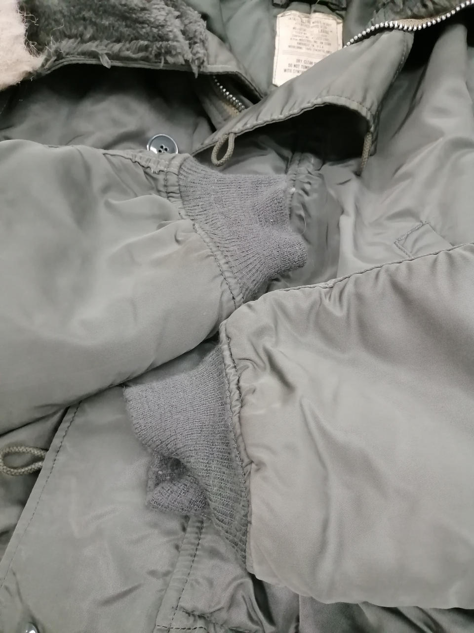 袖に毛玉あり