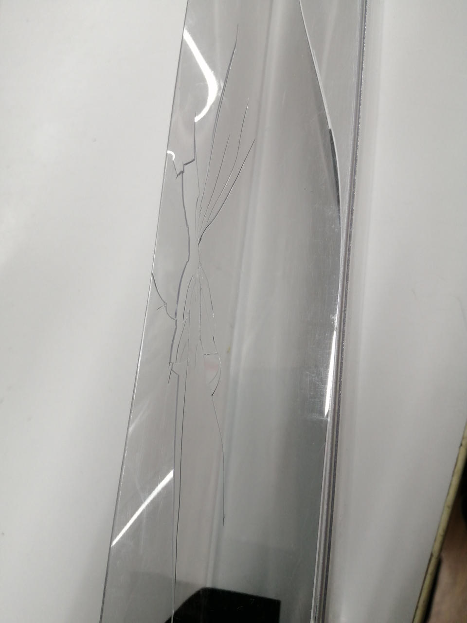 外箱に破損あり