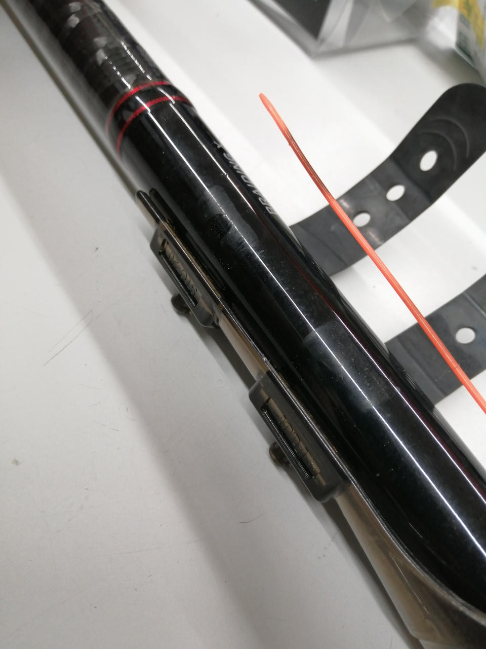 留めていたパーツの跡があります