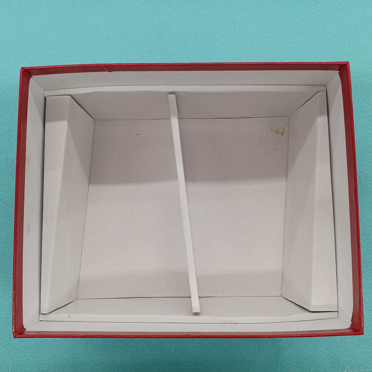 箱の中汚れあり