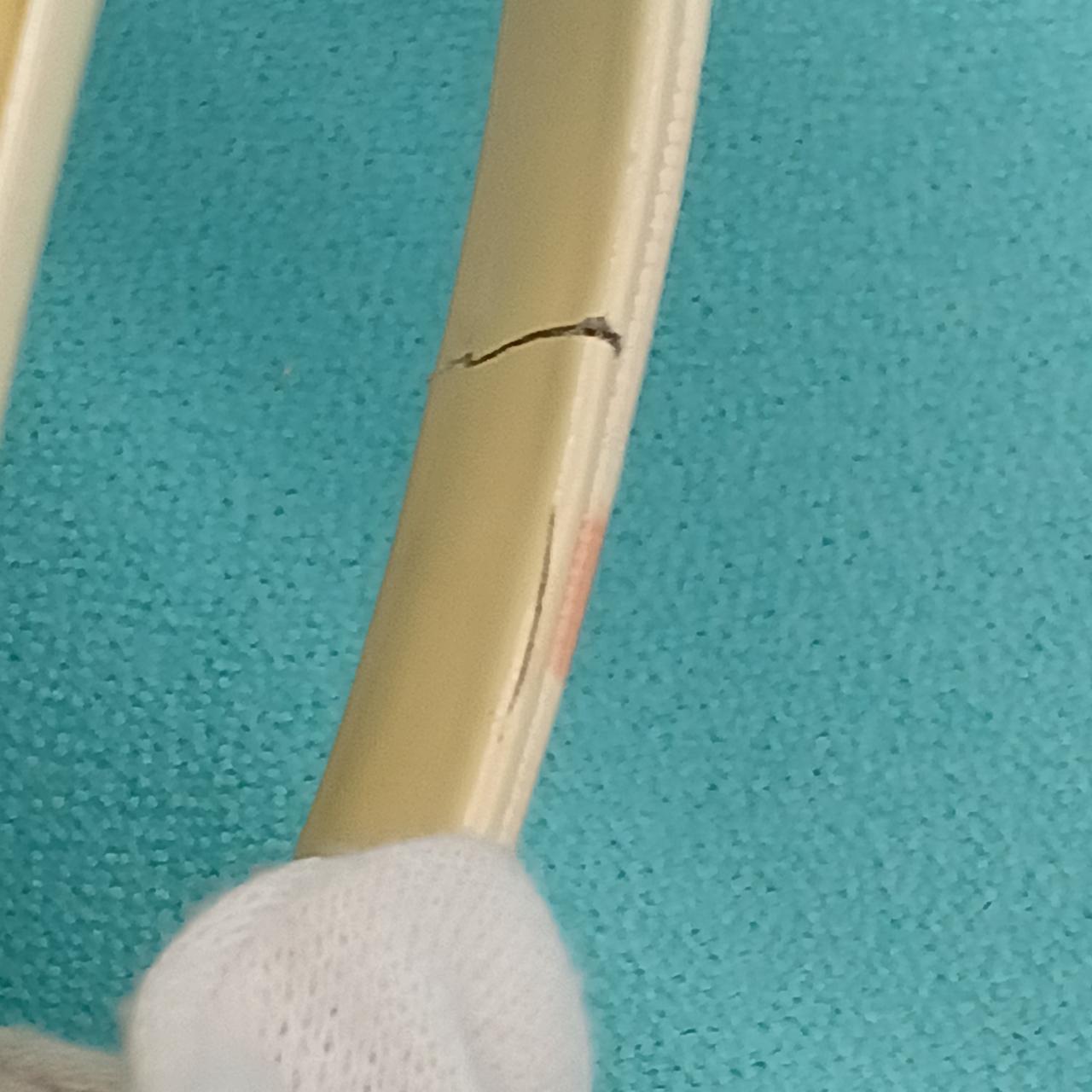 裏側割れています。