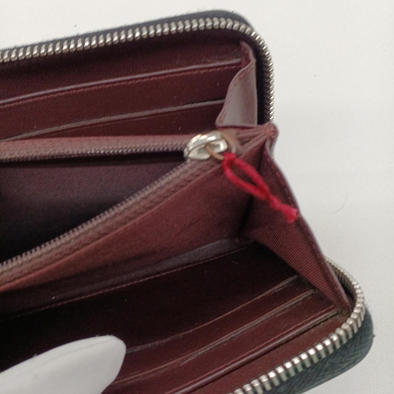 ファスナー取れてます