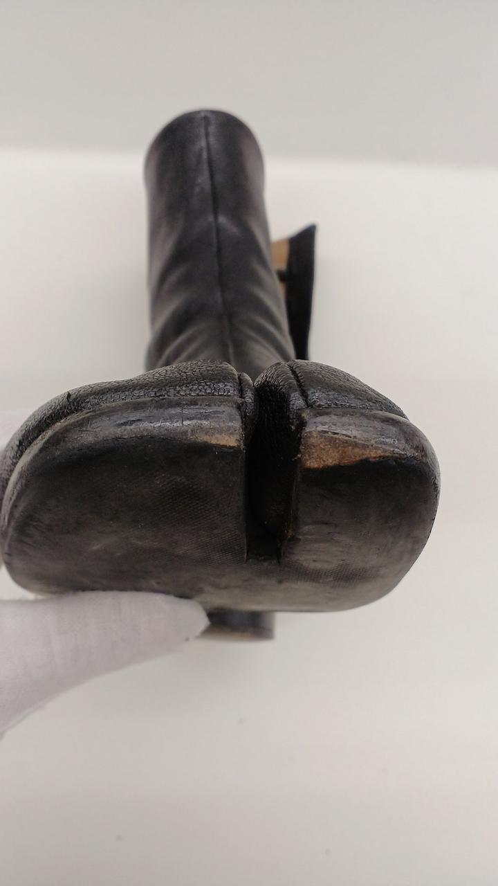 右足つま先部分若干の剥がれあり