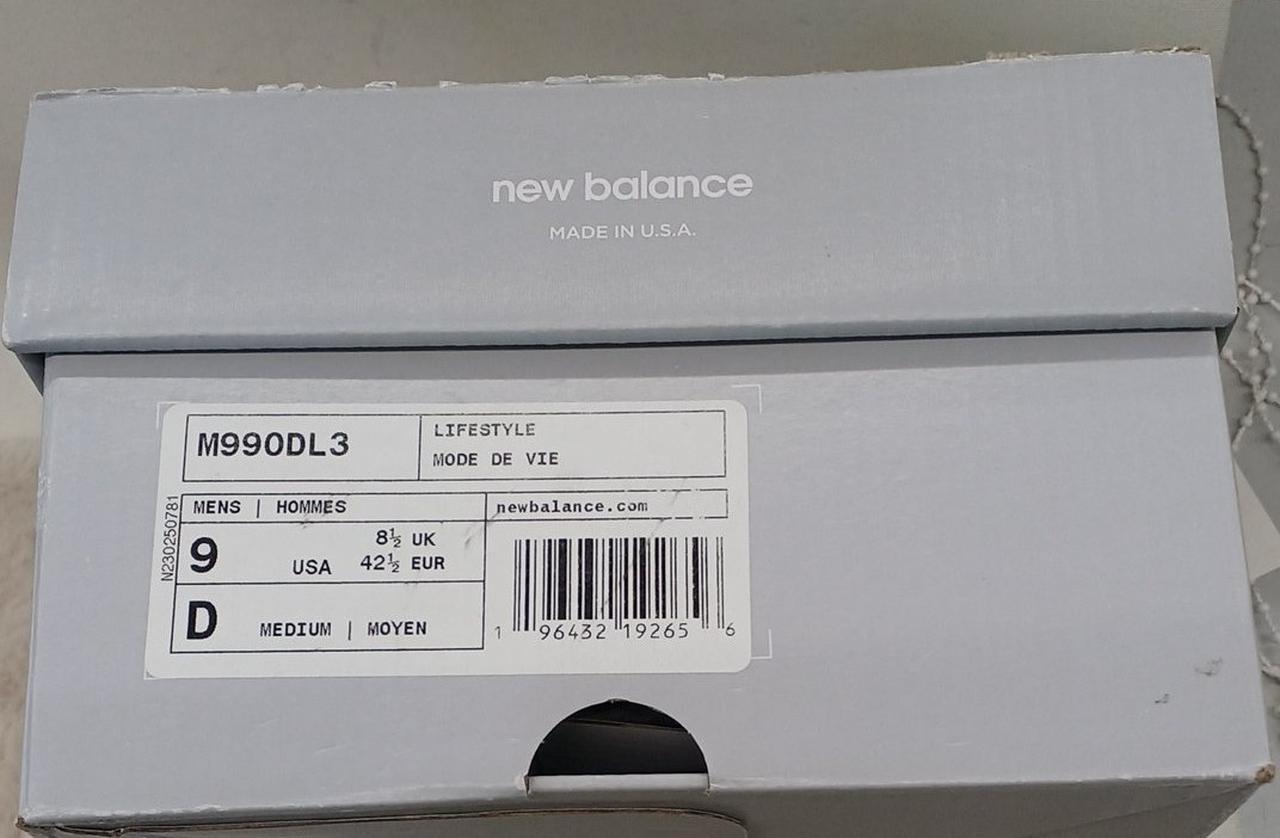 箱付にダメージがあります。