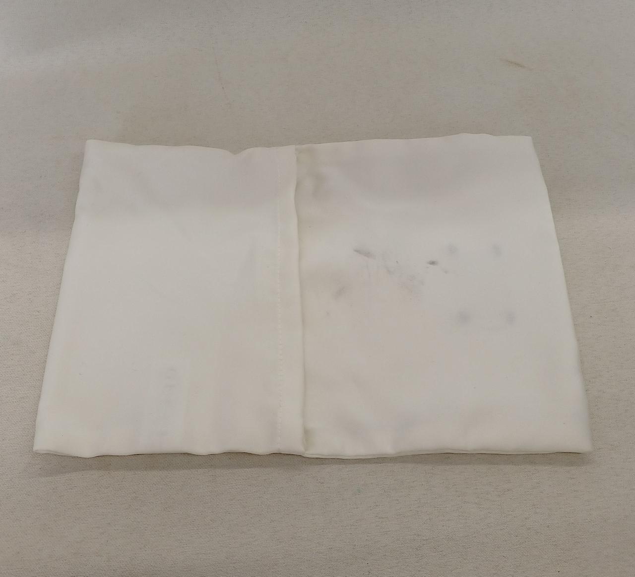 袋の内側に汚れあります。