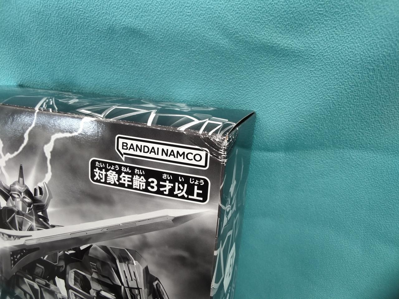 箱に凹みの傷があります
