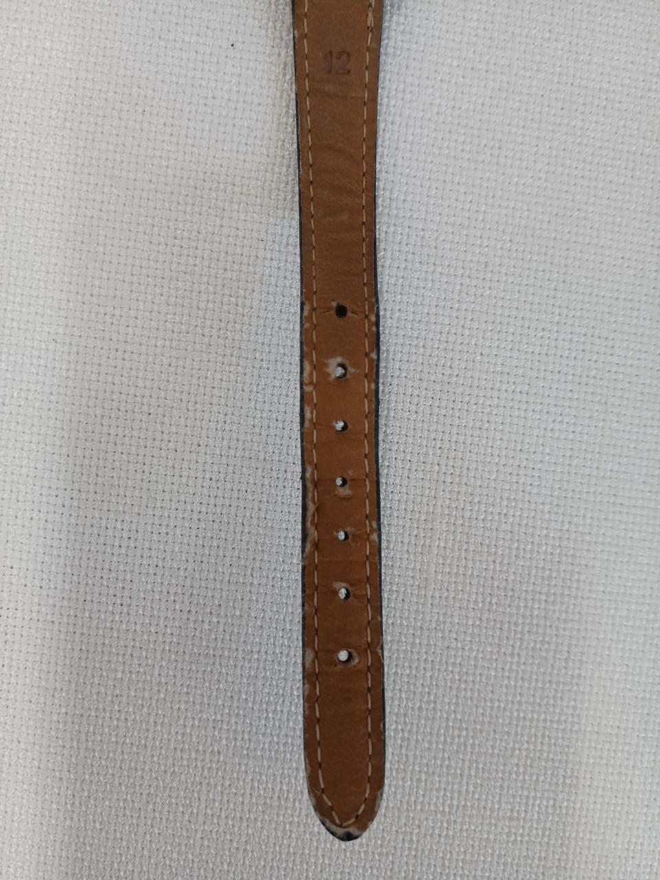 バンド部分、全体的に使用感あります。