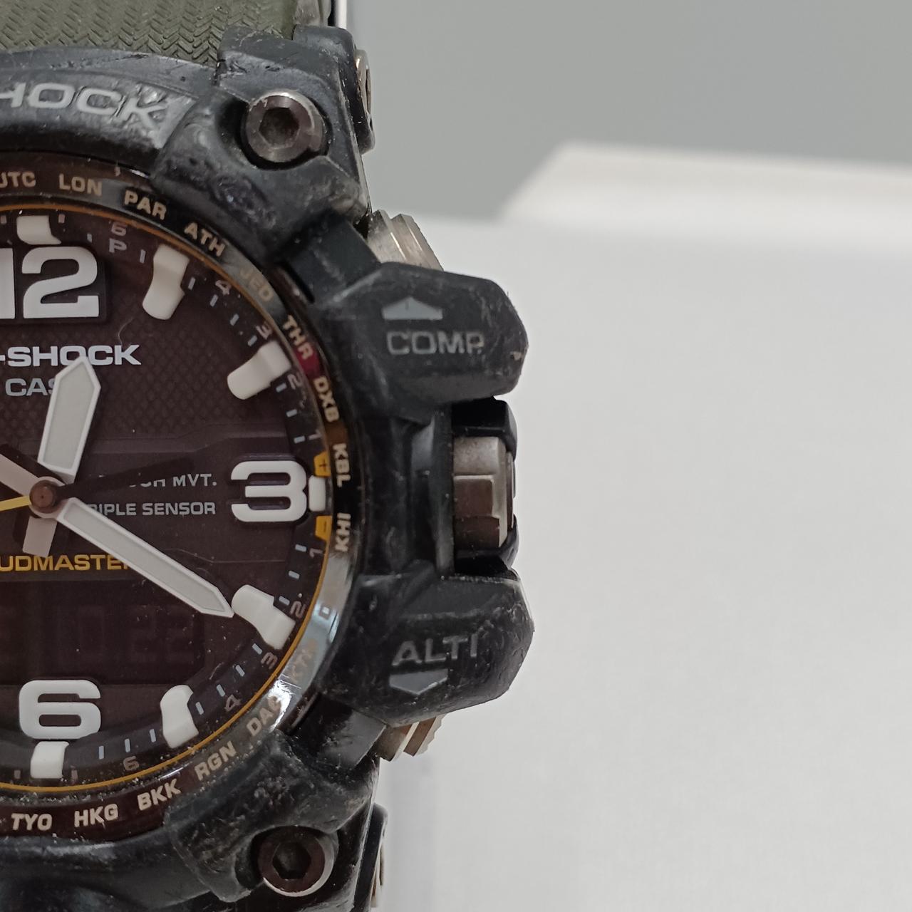 ベゼル全体に傷あり