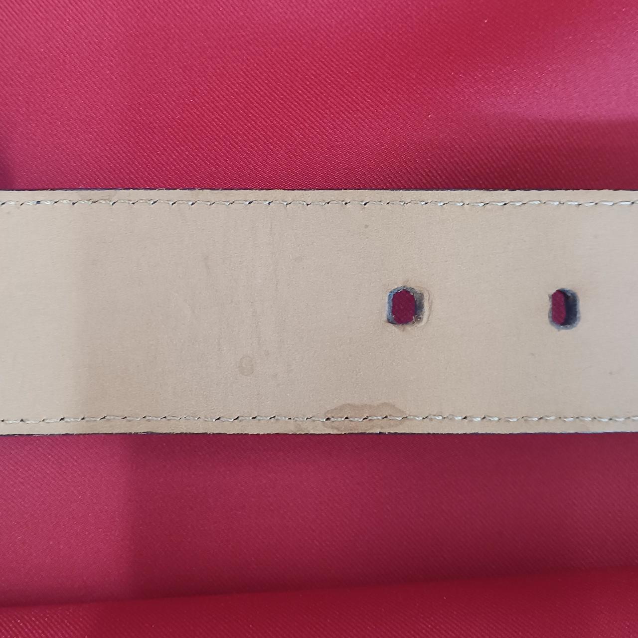シミのような汚れがあります。
