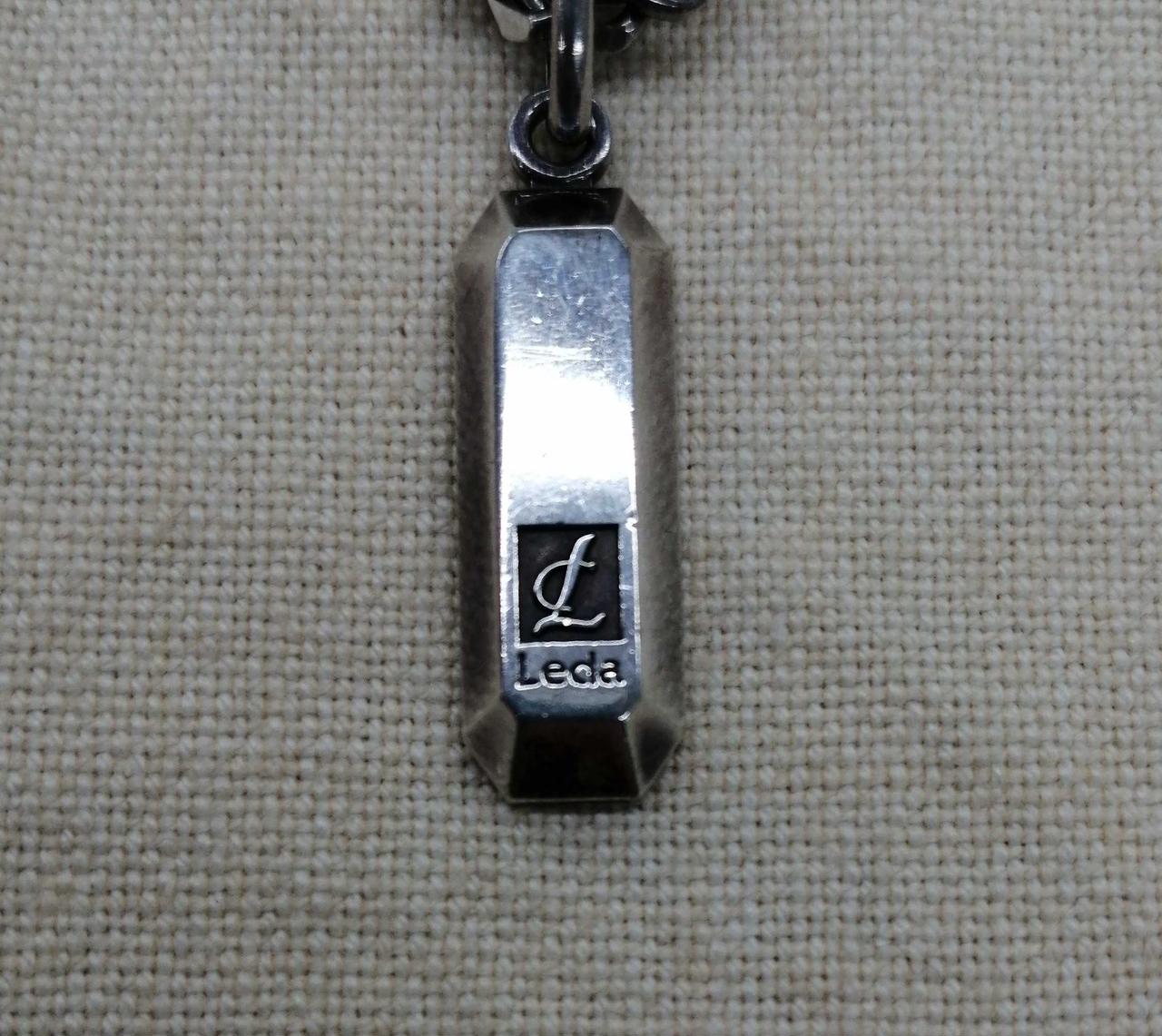 小さな傷がいくつかあります。