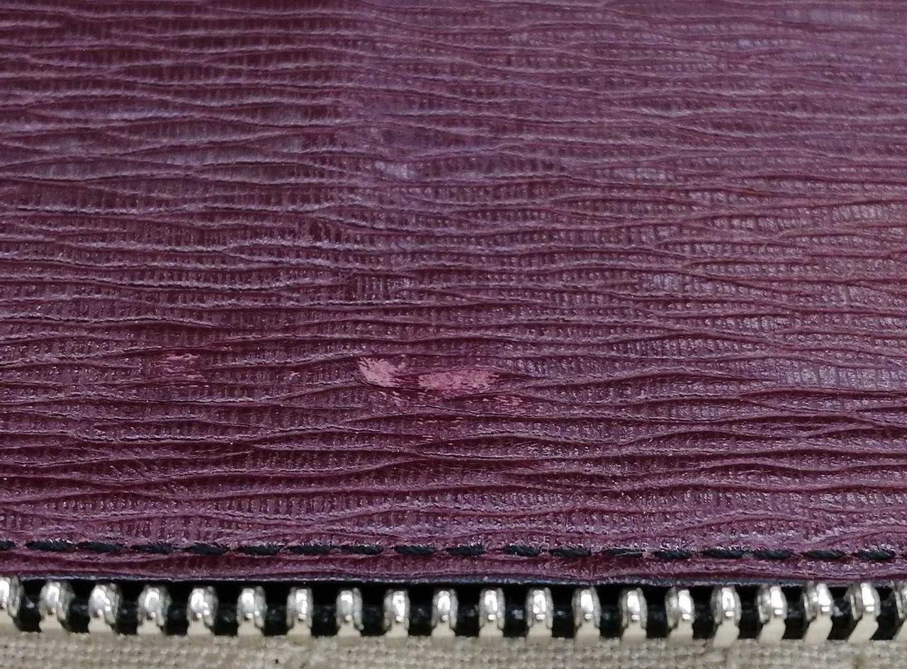 内側に損傷あります。