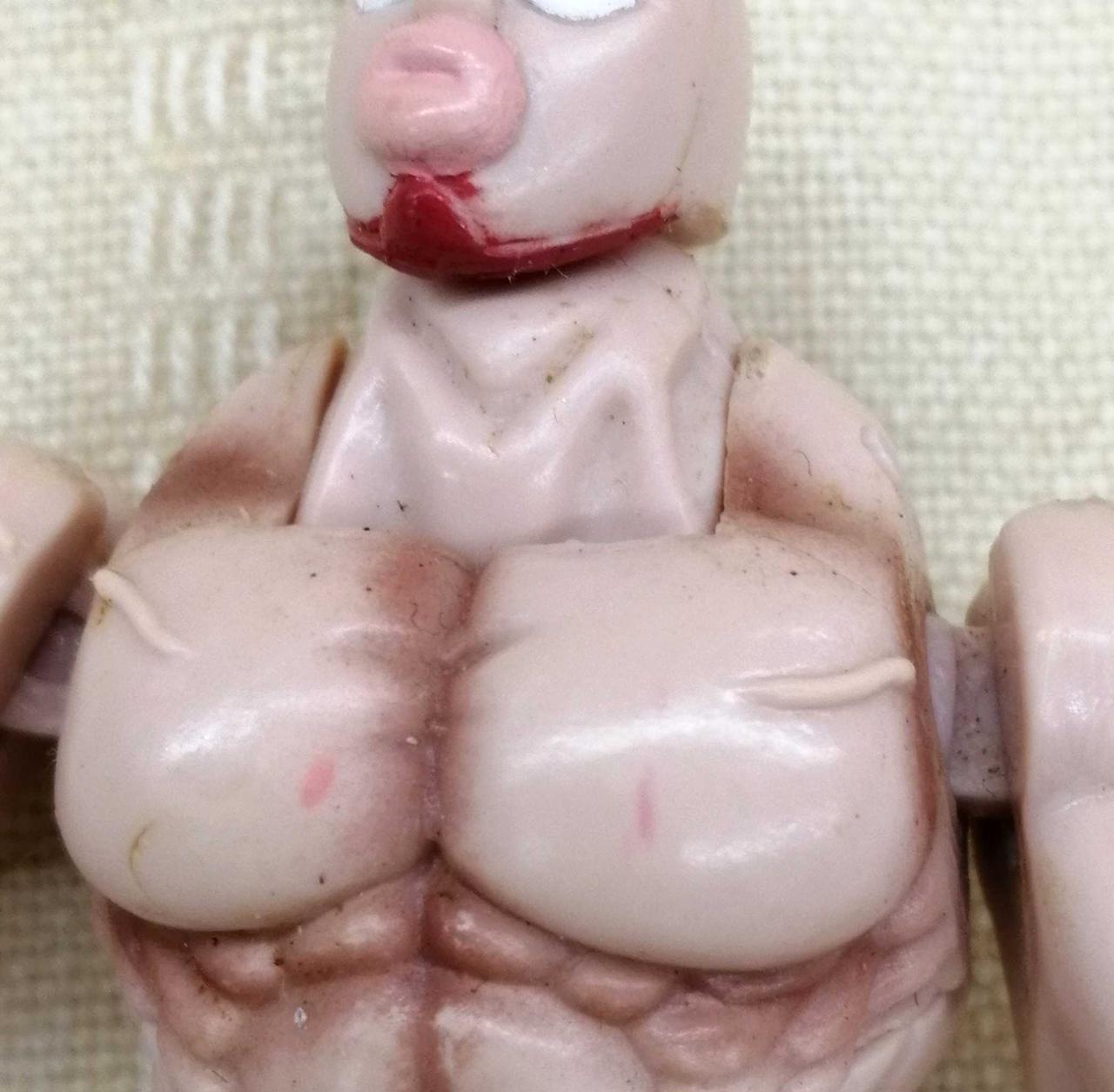 赤い汚れのようなものや色むらあり