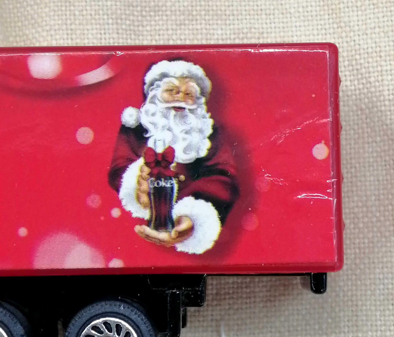 端部分にシワあり