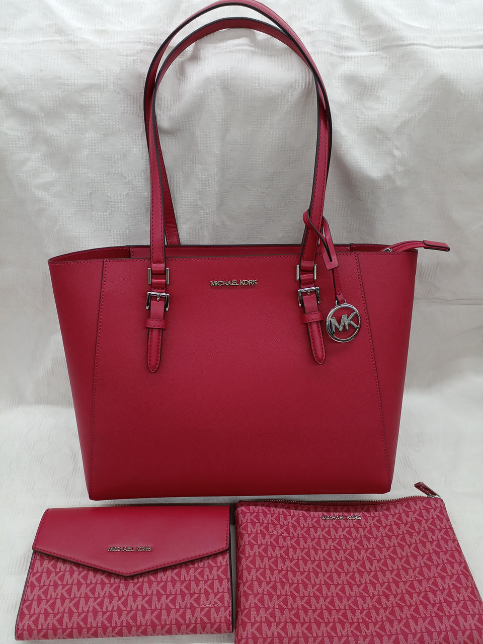 ショルダー、ポーチ付きです。