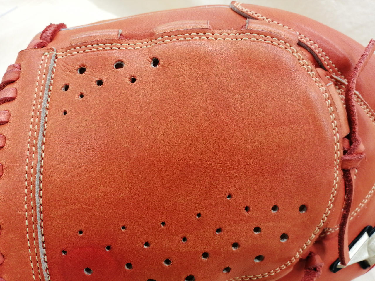 薄い小さな傷がいくつかあります