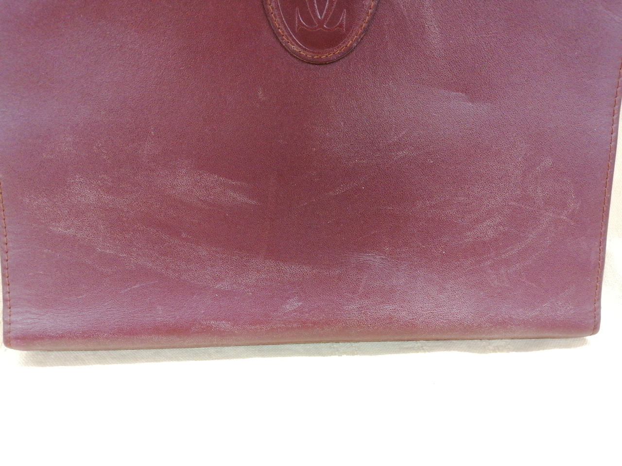 白いカビらしきものが表面に発生しています