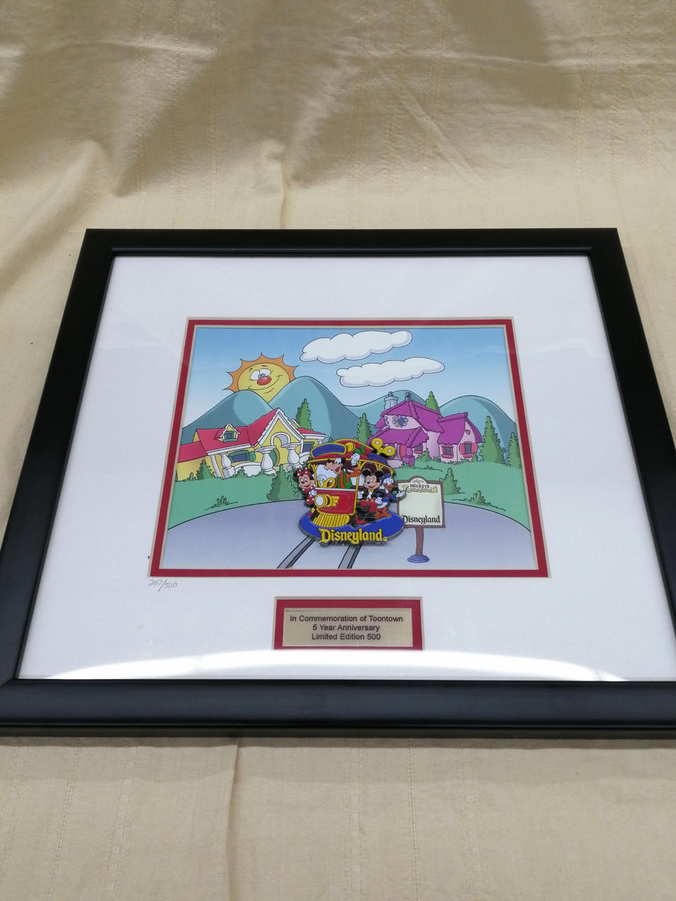 DISNEY 型番：TOONTOWN 5周年 ピンバッジ額 19,250円