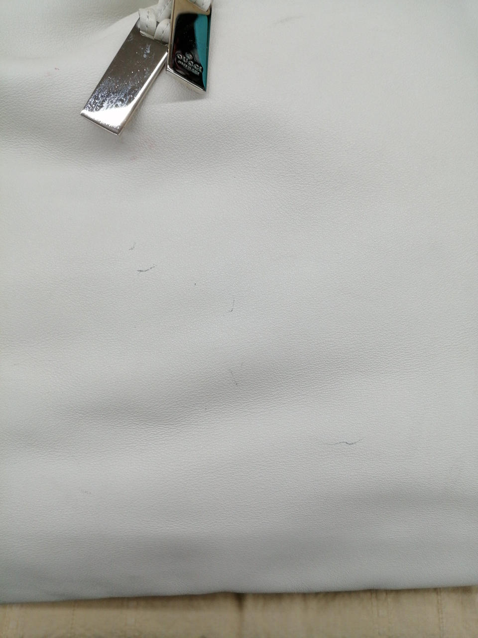 少し汚れています