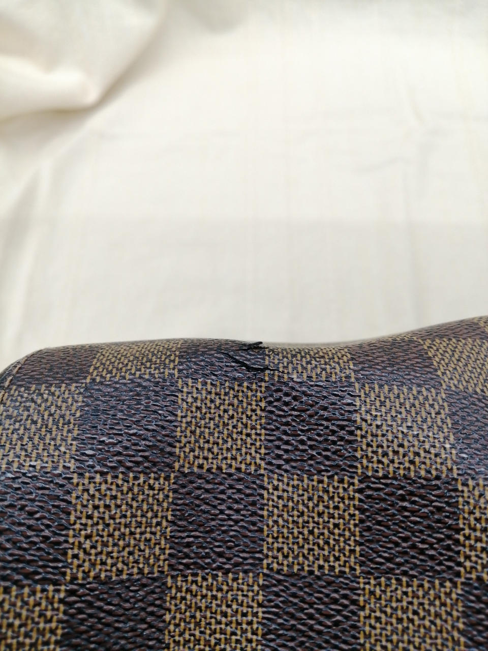 剥がれています