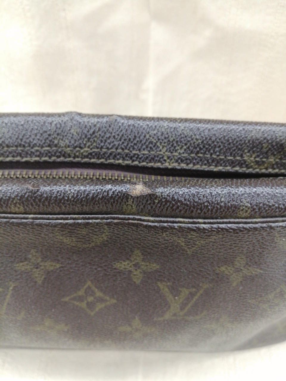 剥がれています