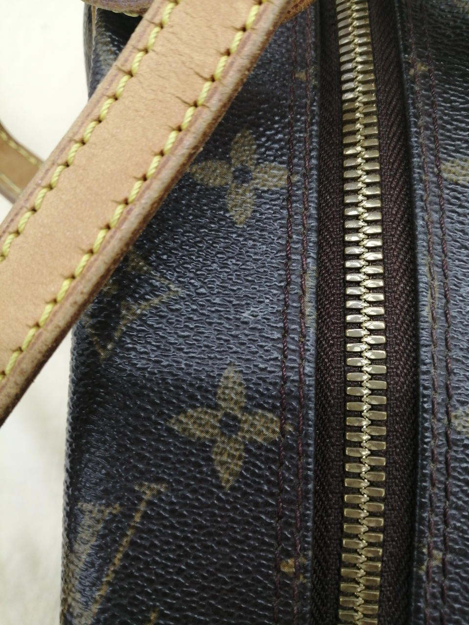 少し汚れが有ります