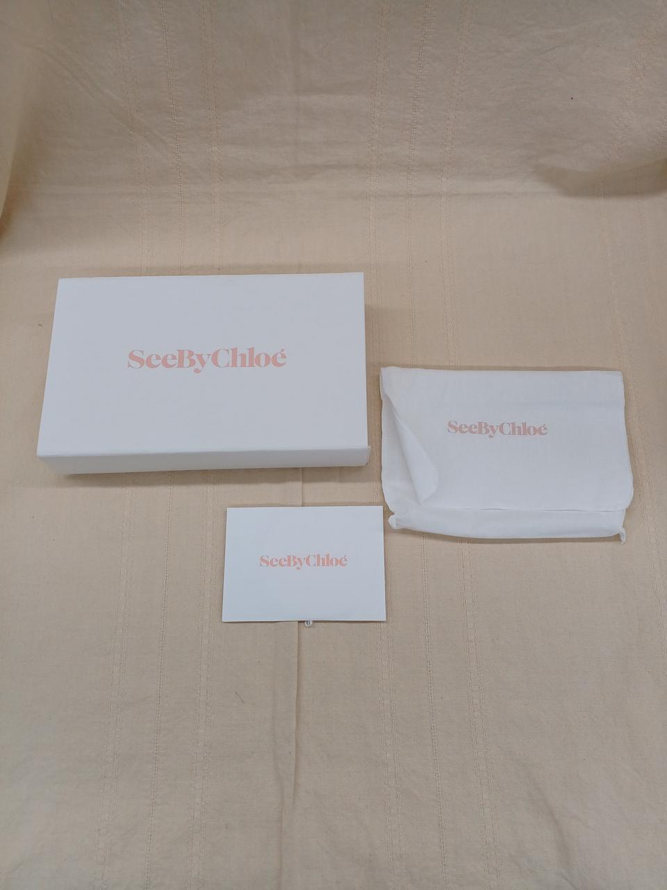 袋と箱つきです