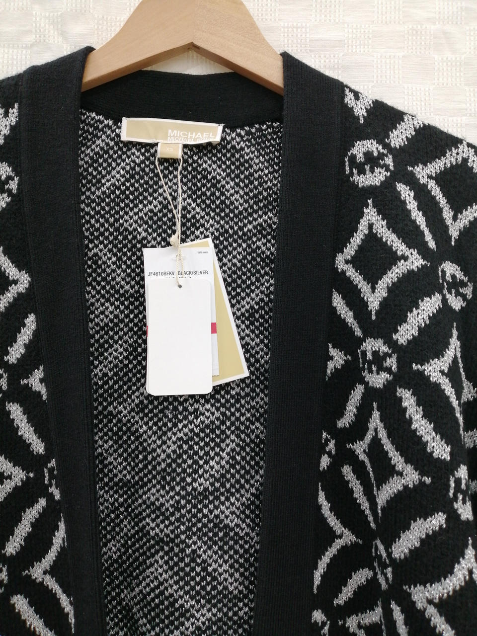 模様はシルバーメタリック