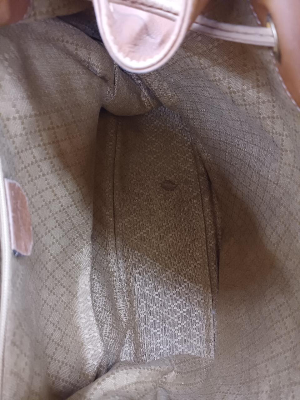 中に汚れがあります