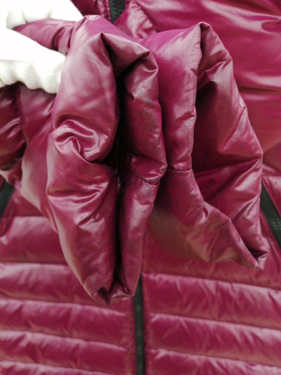 両袖口に汚れあります